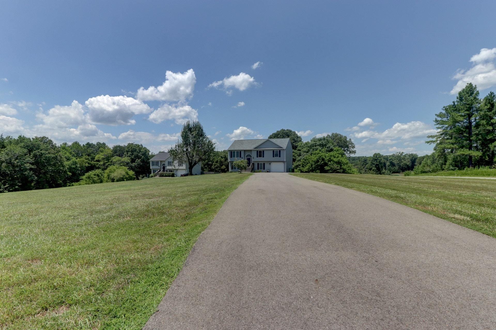 14 Dillon Cabin Road Moneta, VA 24121 - Photo 21 of 22 021-281945-IMG_4687_88_89_90_91_6692402