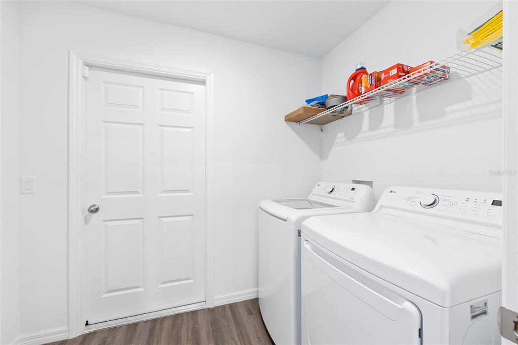 8381 North Wayside Avenue Dunnellon, FL 34433 - Photo 25 of 37 a utility room with dryer and washer