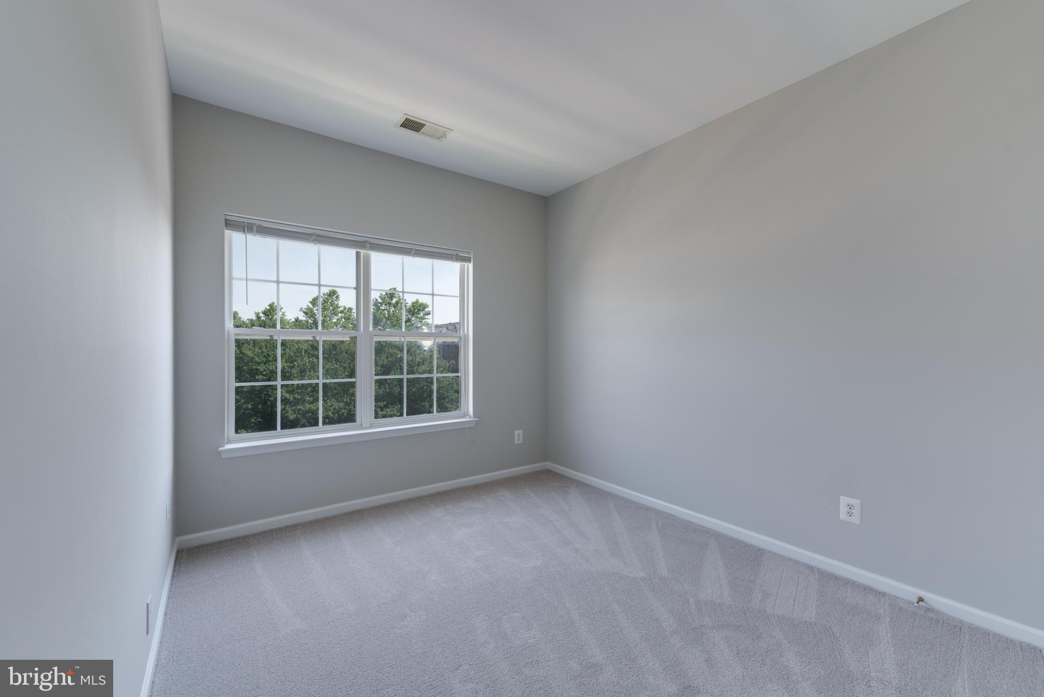 42429 Redstone Terrace Brambleton, VA 20148 - Photo 26 of 35 an empty room with a window