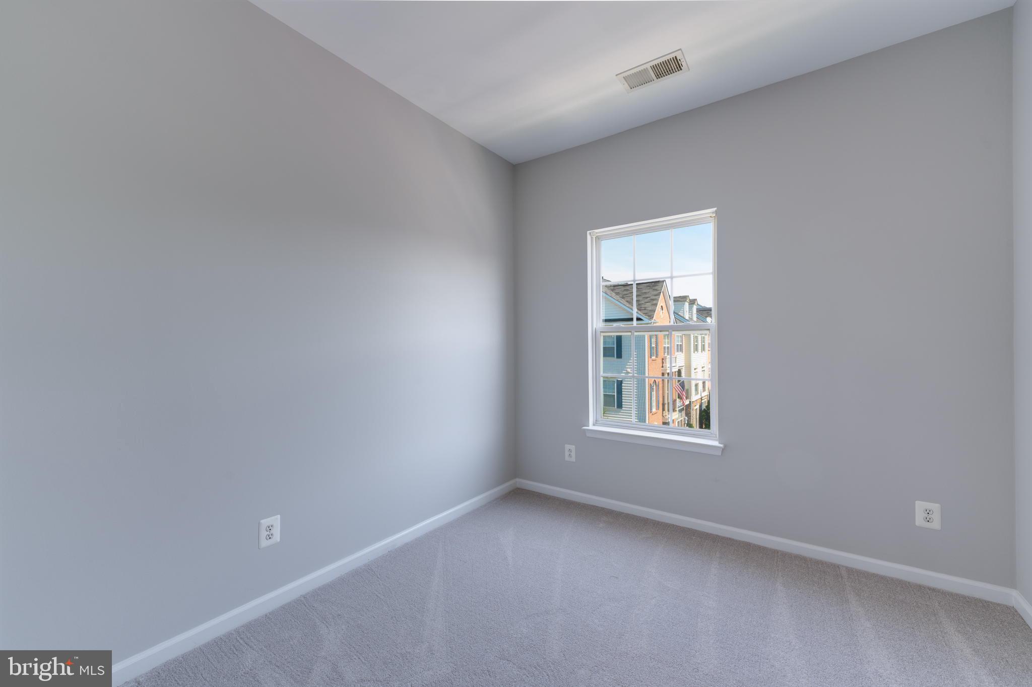 42429 Redstone Terrace Brambleton, VA 20148 - Photo 29 of 35 an empty room with a window