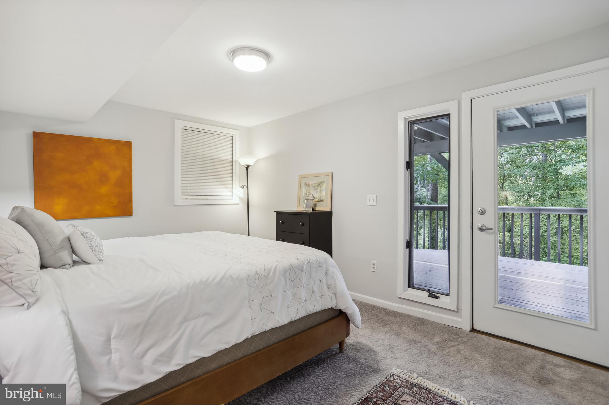 27 Wilelinor Drive Edgewater, MD 21037 - Photo 32 of 35 3rd Bedroom with access to lower deck