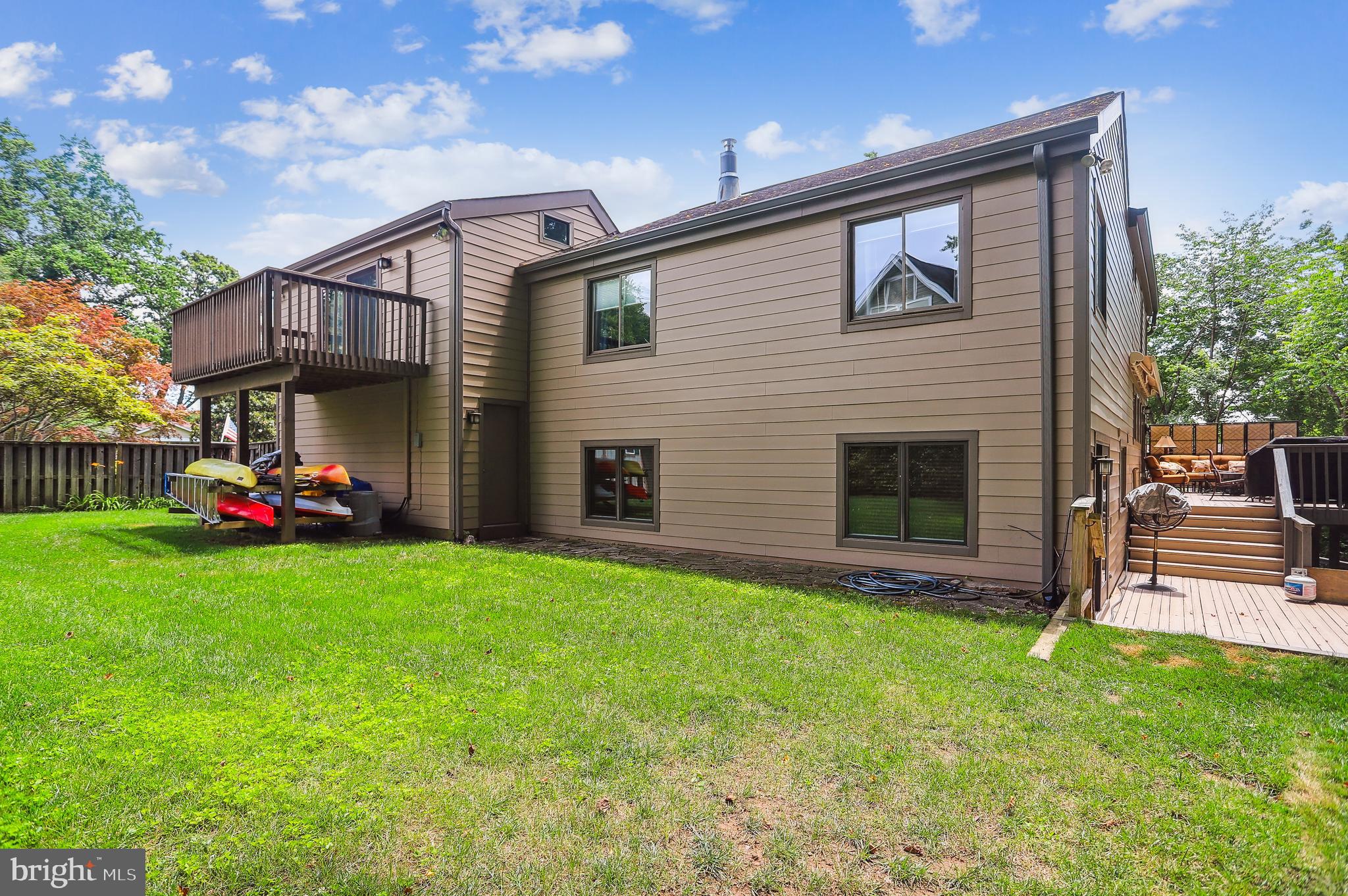 27 Wilelinor Drive Edgewater, MD 21037 - Photo 4 of 35 Side Yard w/ Kayak Rack and Shed