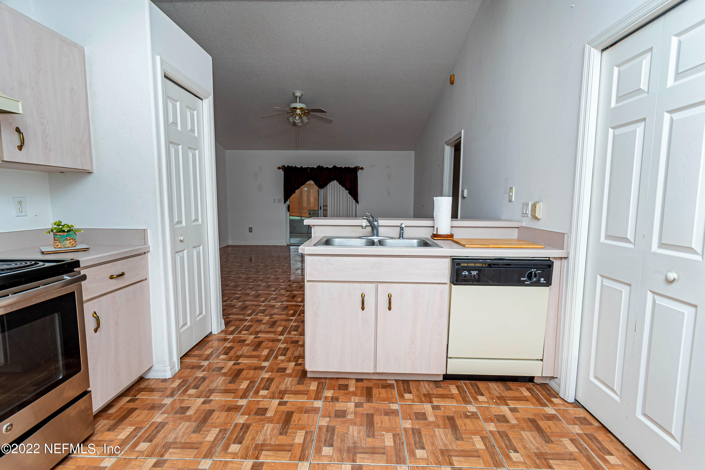 74 Raintree Place Palm Coast, FL 32164 - Photo 22 of 51 kitchen6