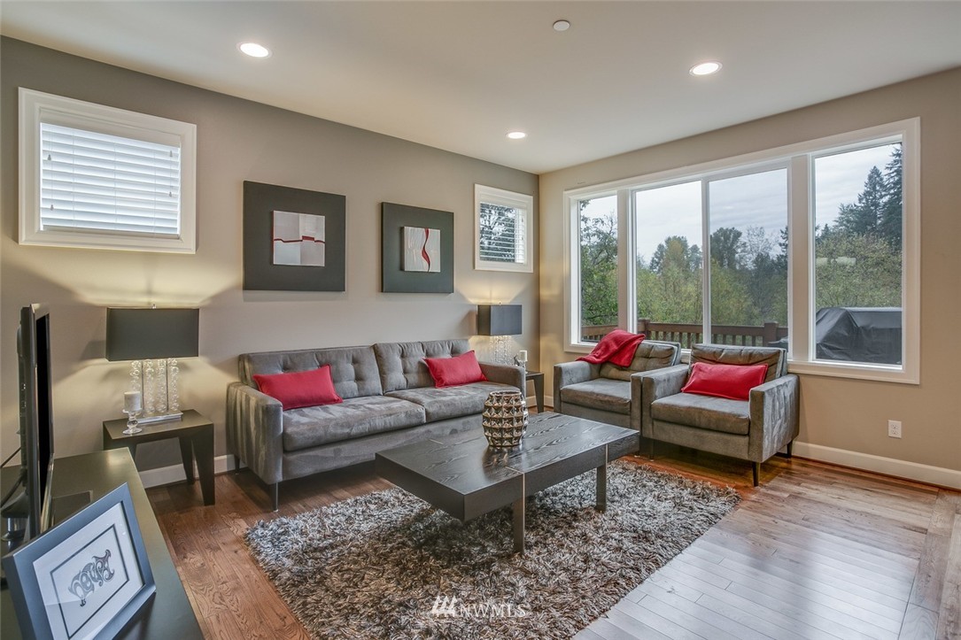 19618 94th Avenue Northeast Bothell, WA 98011 - Photo 5 of 22 Gallery Image 5