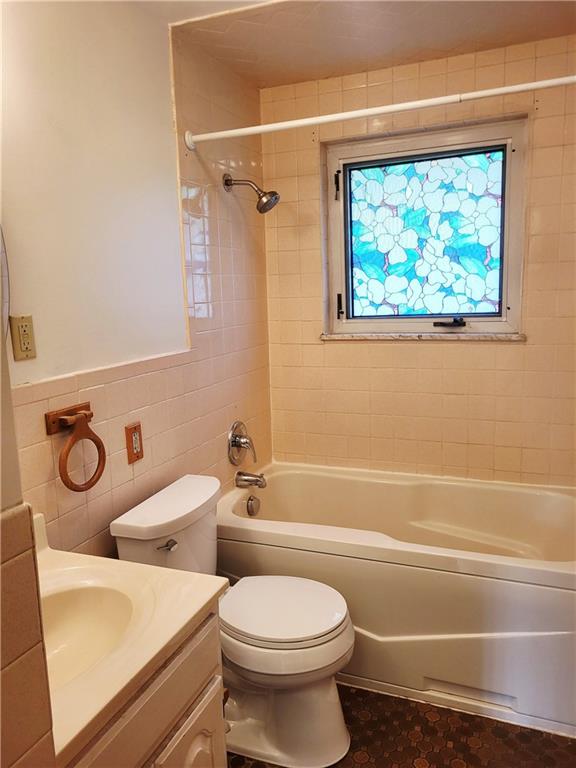 685 Pettigrew Road Irwin, PA 15642 - Photo 22 of 32 Main bathroom