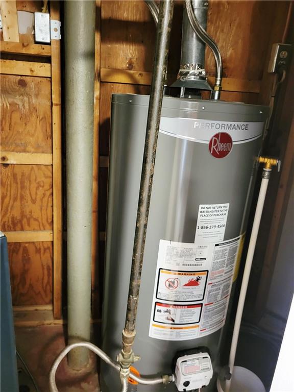 685 Pettigrew Road Irwin, PA 15642 - Photo 30 of 32 Hot water tank