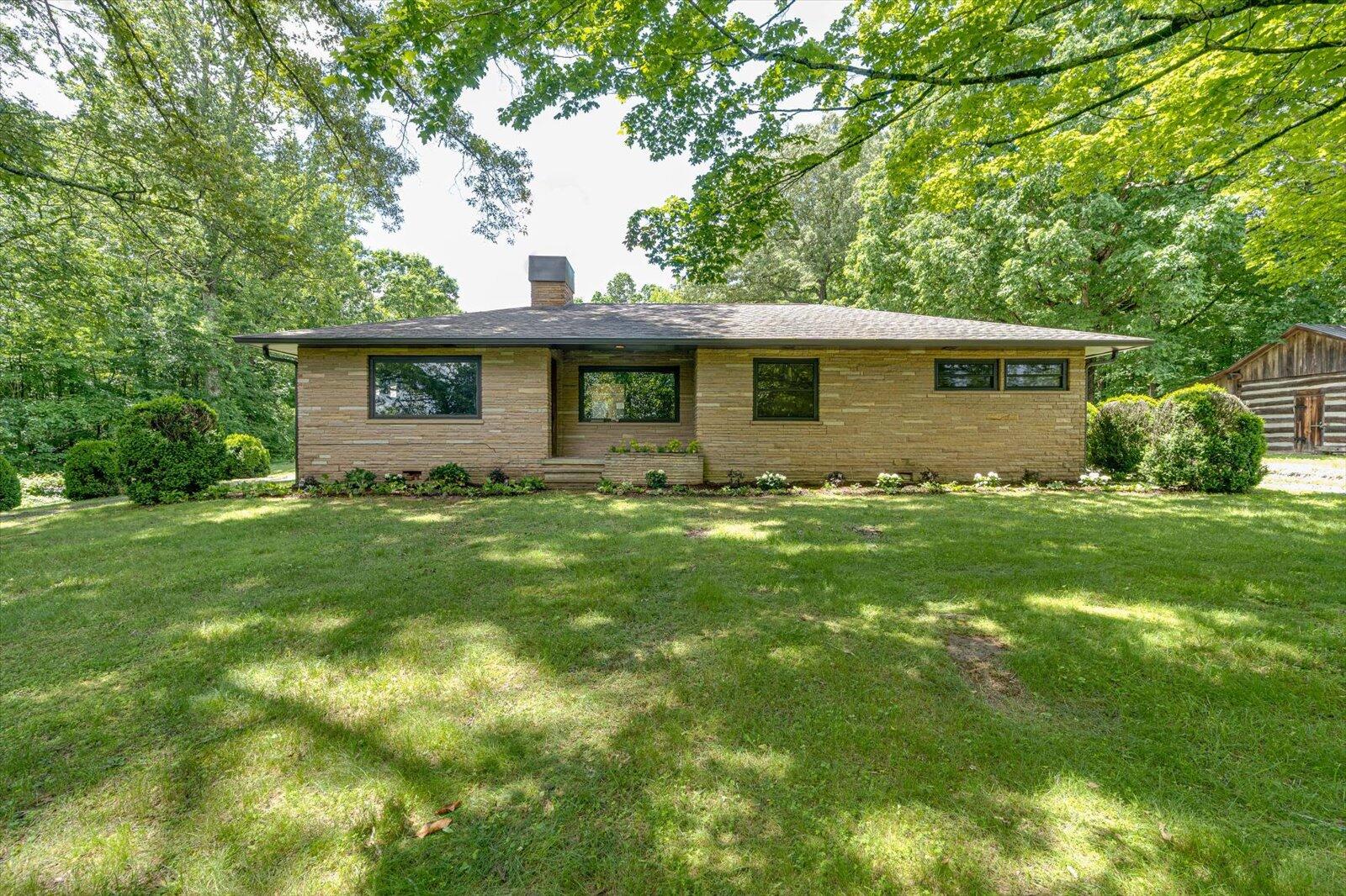 01-395 Robinson Ln-1