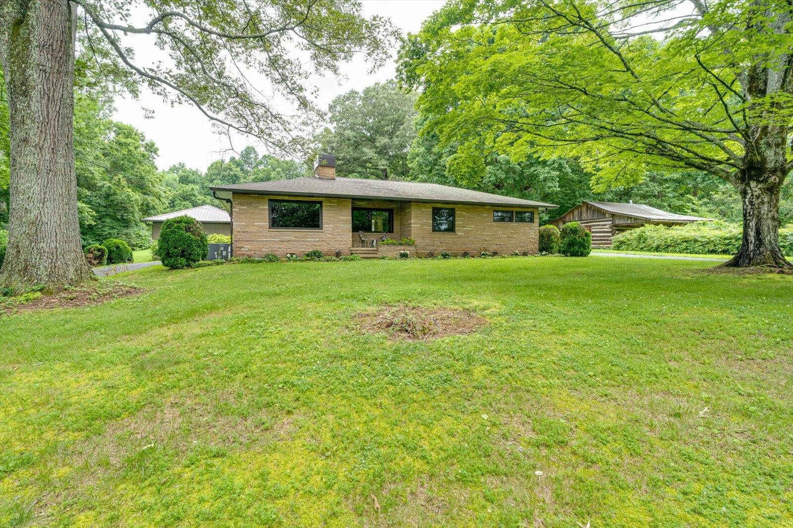 395 Robinson Lane Decatur, TN 37322 - Photo 2 of 54 02-395 Robinson Ln-2