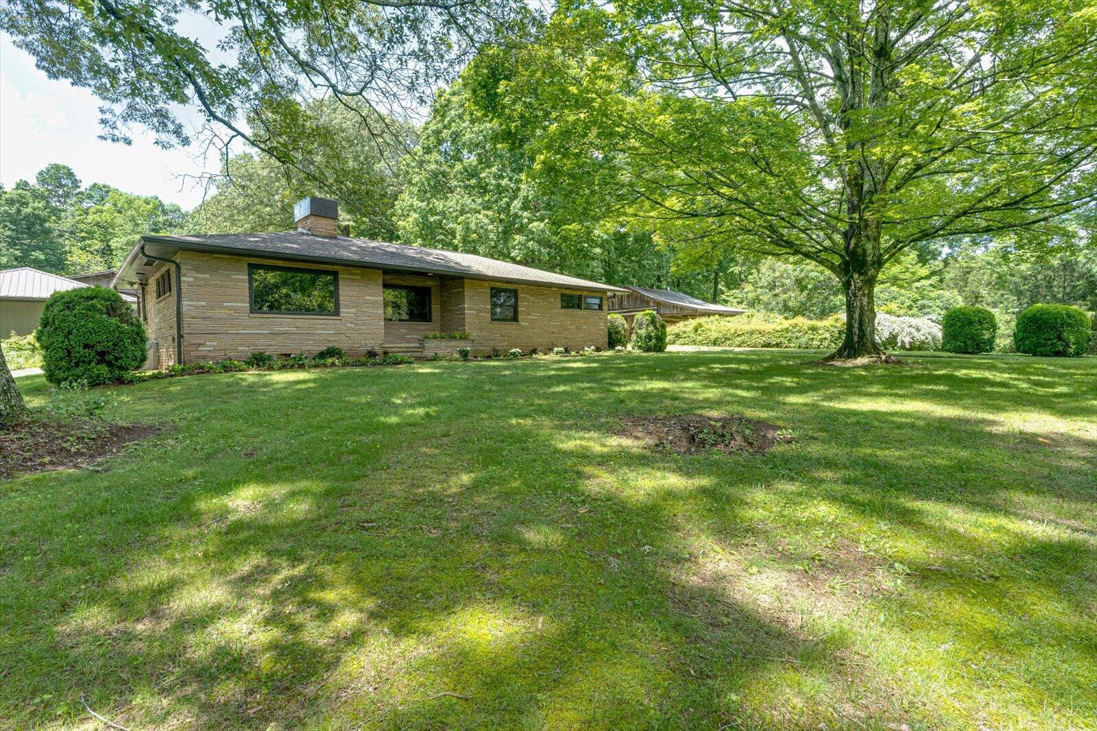 395 Robinson Lane Decatur, TN 37322 - Photo 3 of 54 02-395 Robinson Ln-3