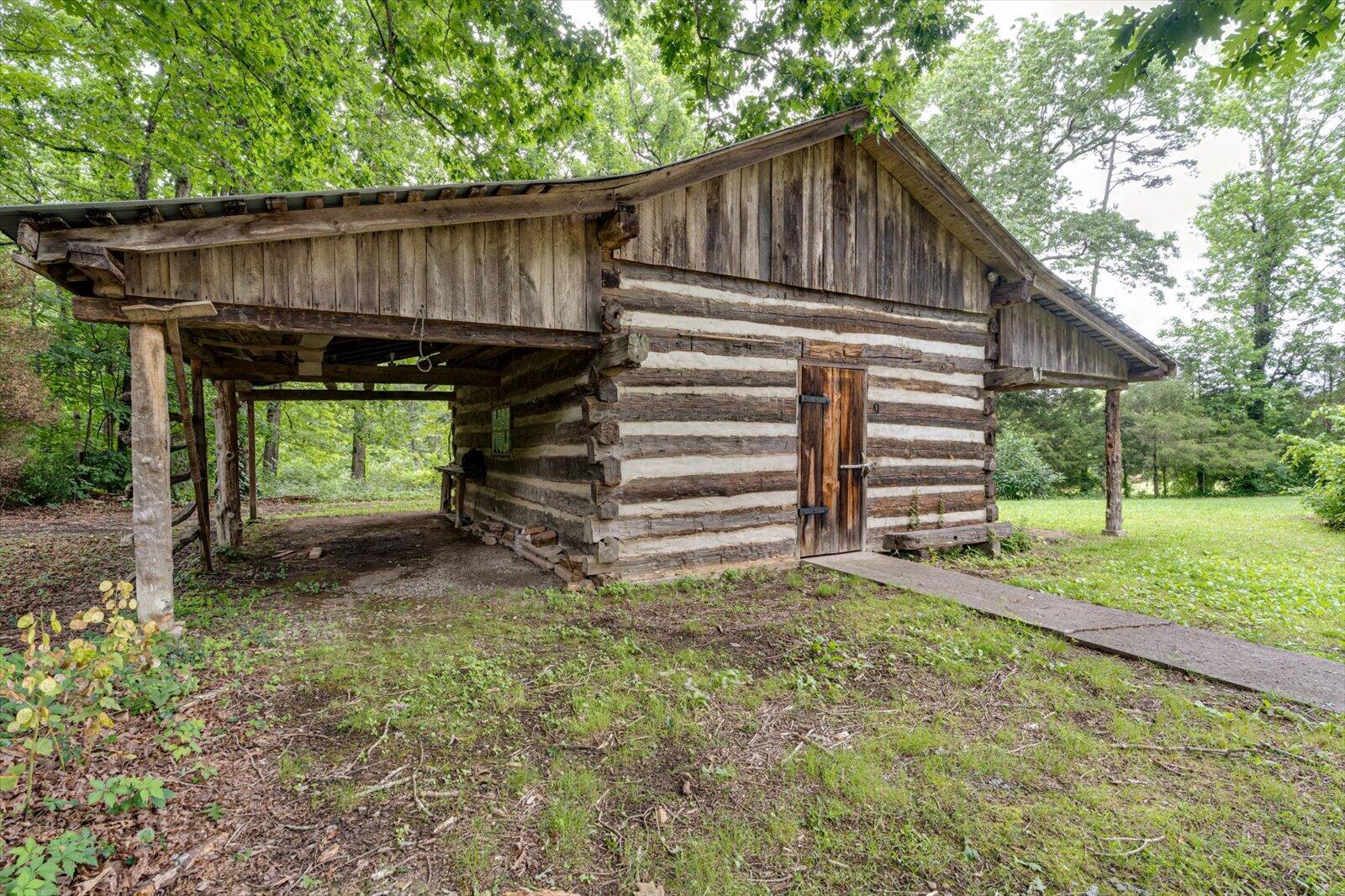 395 Robinson Lane Decatur, TN 37322 - Photo 36 of 54 36-395 Robinson Ln-35