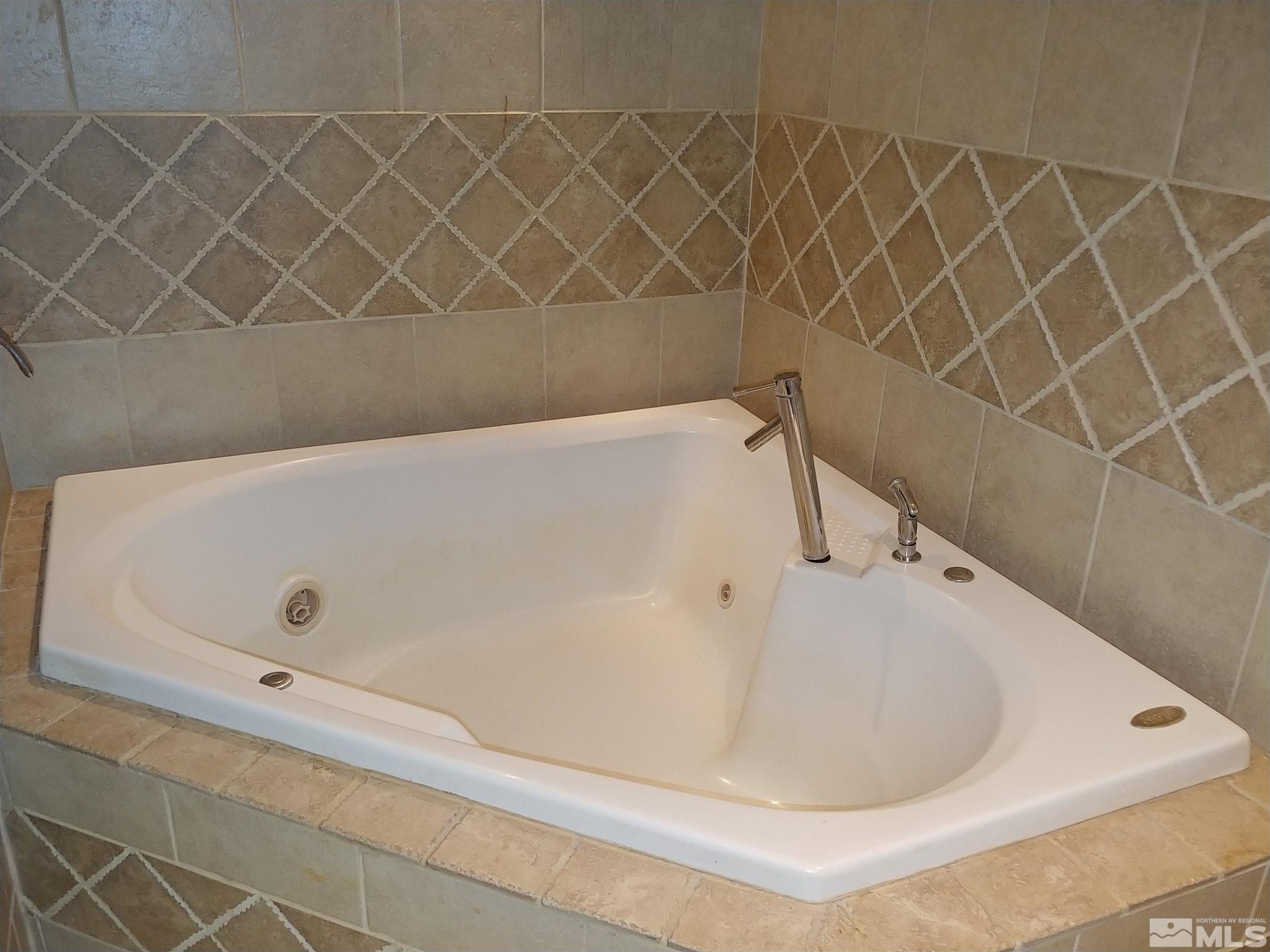 6615 Lotus Street Reno, NV 89506 - Photo 8 of 16 a bathroom with a bathtub