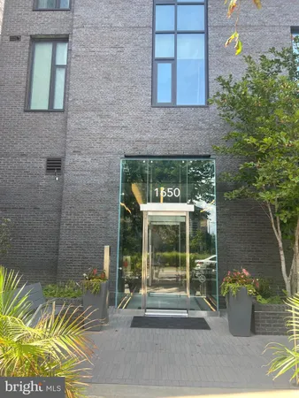 $2,800 | 1650 Silver Hill Drive, Unit 1608, McLean, VA 22102