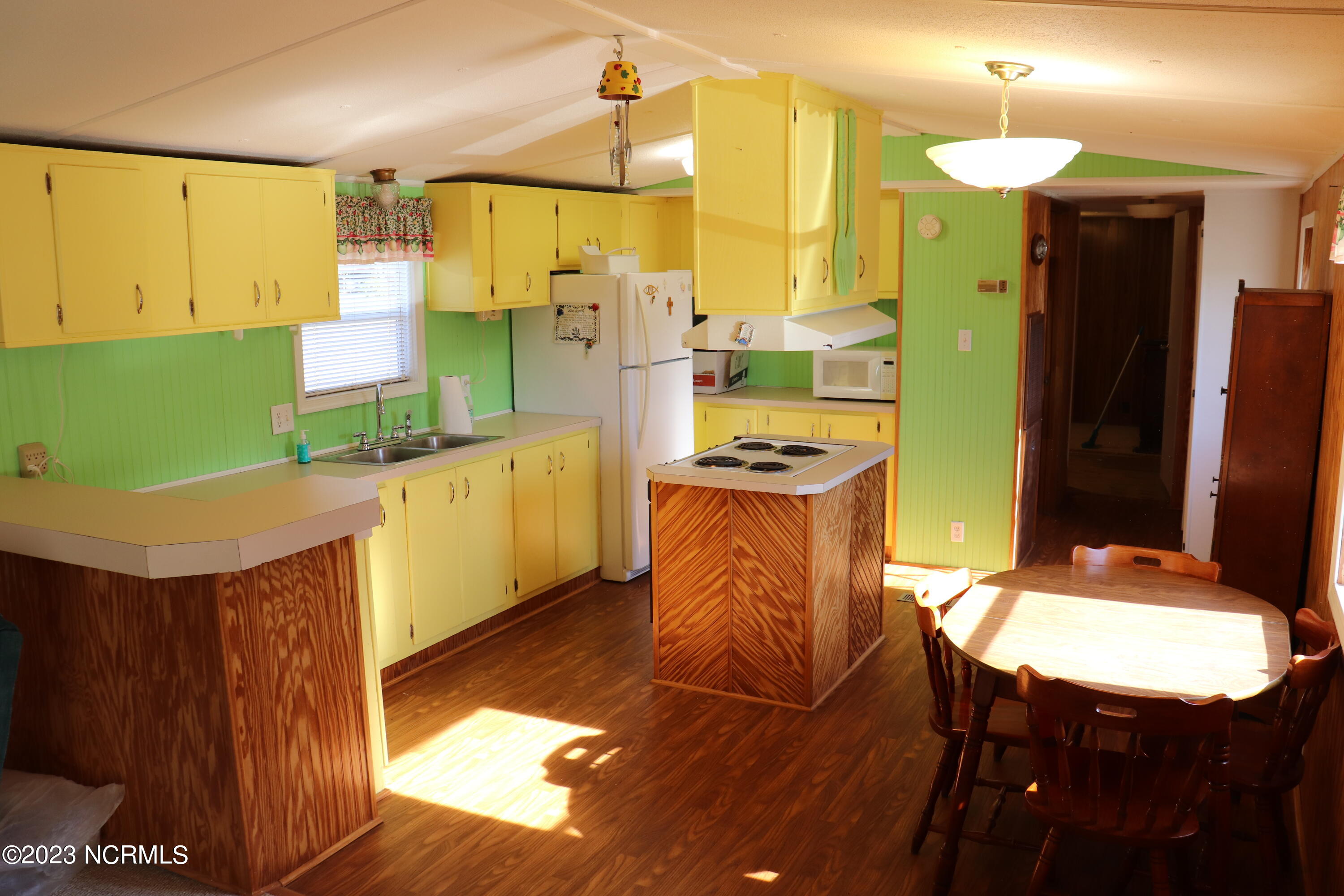 1324 Deep Bottom Road Wallace, NC 28466 - Photo 5 of 25 Kitchen pic