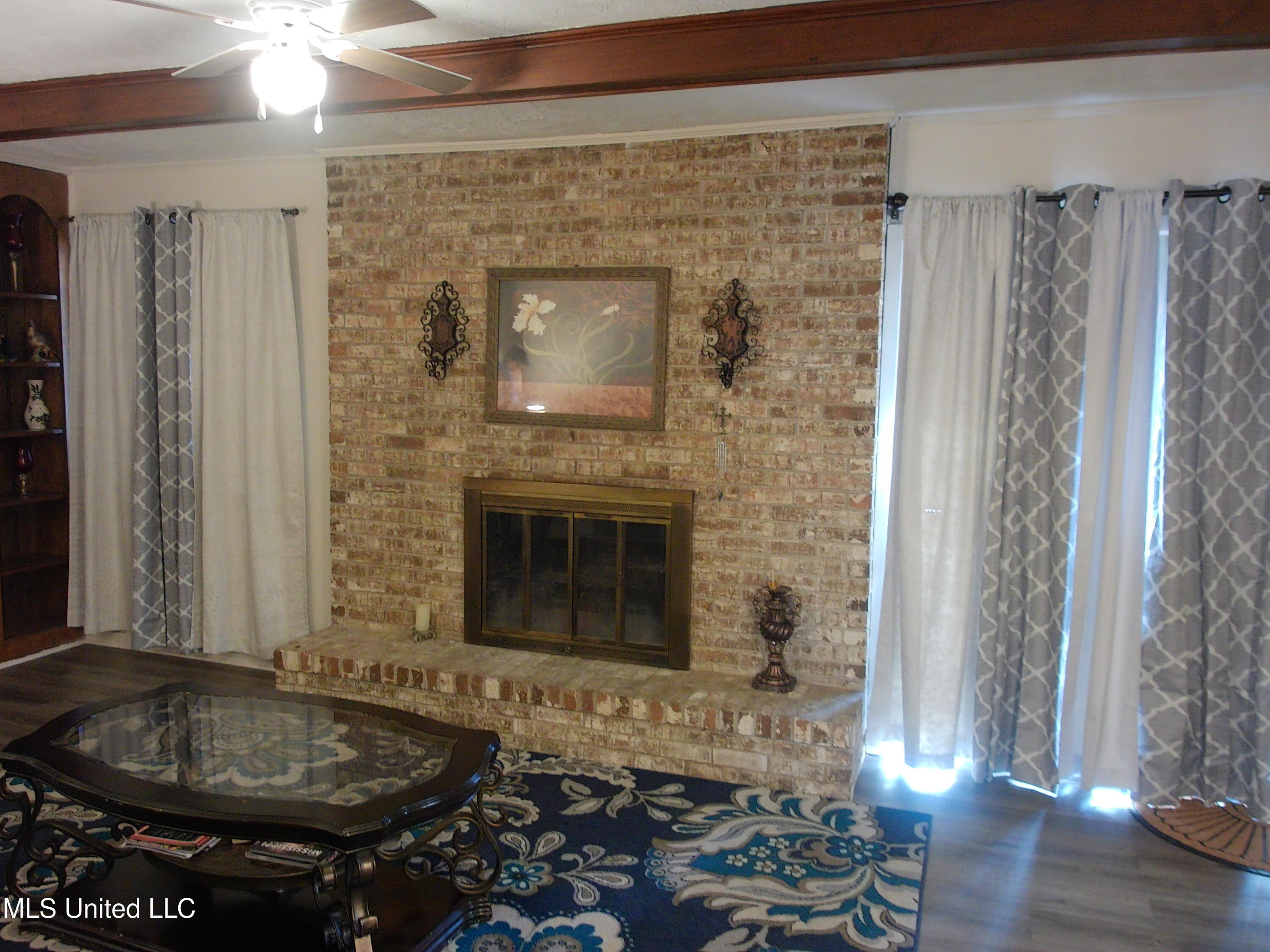 3407 Dundee Lane Jackson, MS 39212 - Photo 3 of 18 Living Room