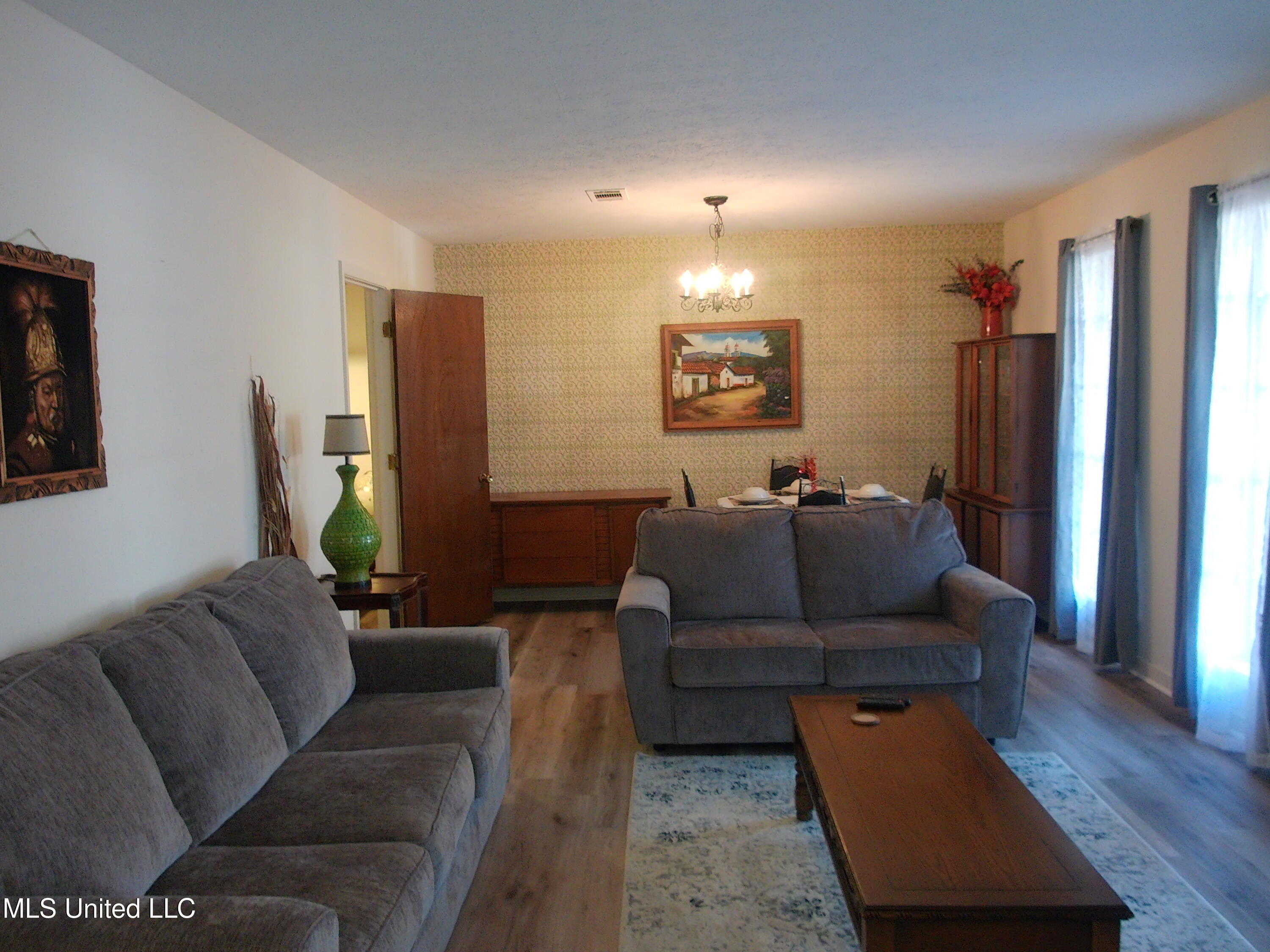 3407 Dundee Lane Jackson, MS 39212 - Photo 6 of 18 Dining Room