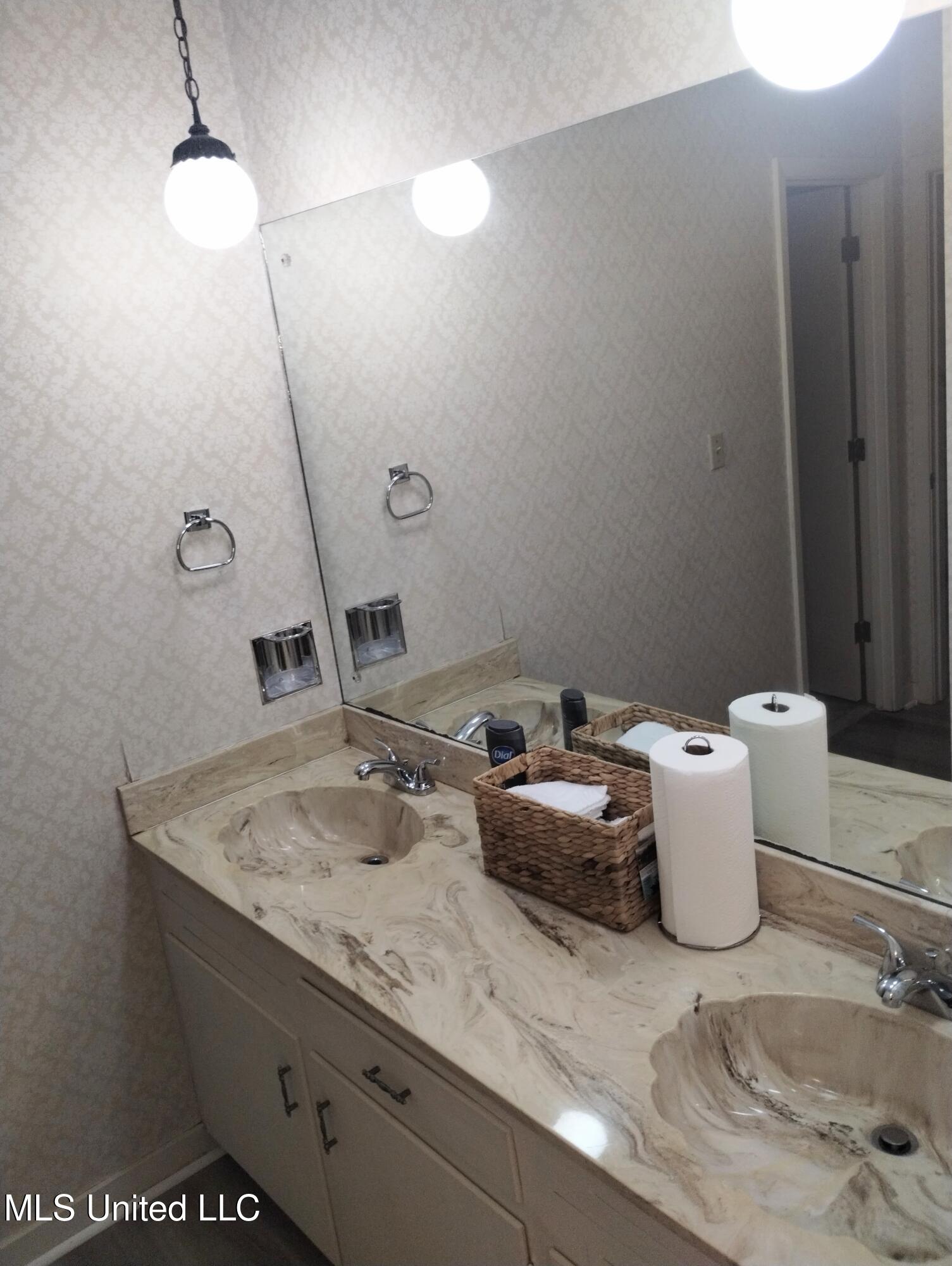 3407 Dundee Lane Jackson, MS 39212 - Photo 8 of 18 Bathroom