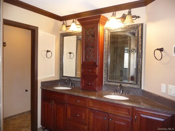 $4,700 | 49 Lane Gate Road, Wappingers Falls, NY 12590