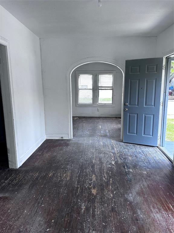 a view of empty room with front door