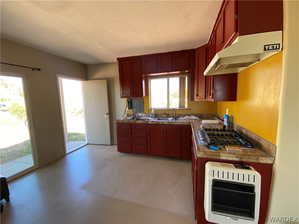 9095 Elliott Ridge Road Kingman, AZ 86401 - Photo 10 of 54 a kitchen with granite countertop a stove and a sink