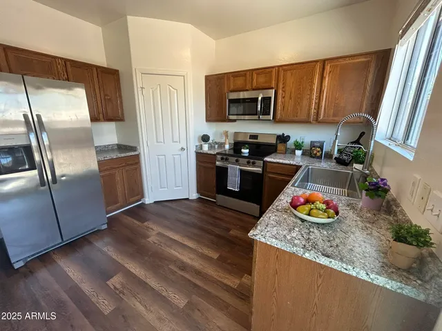 $1,895 | 7210 South 41st Drive, Phoenix, AZ 85041