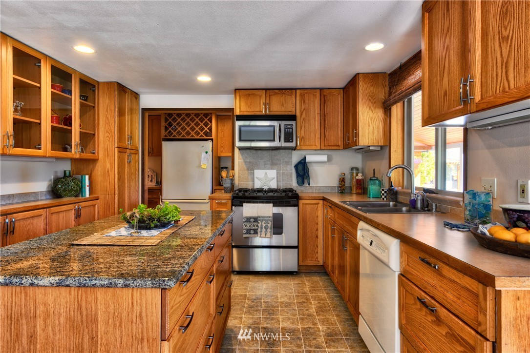 13575 Gibralter Road Anacortes, WA 98221 - Photo 6 of 24 Gallery Image 6