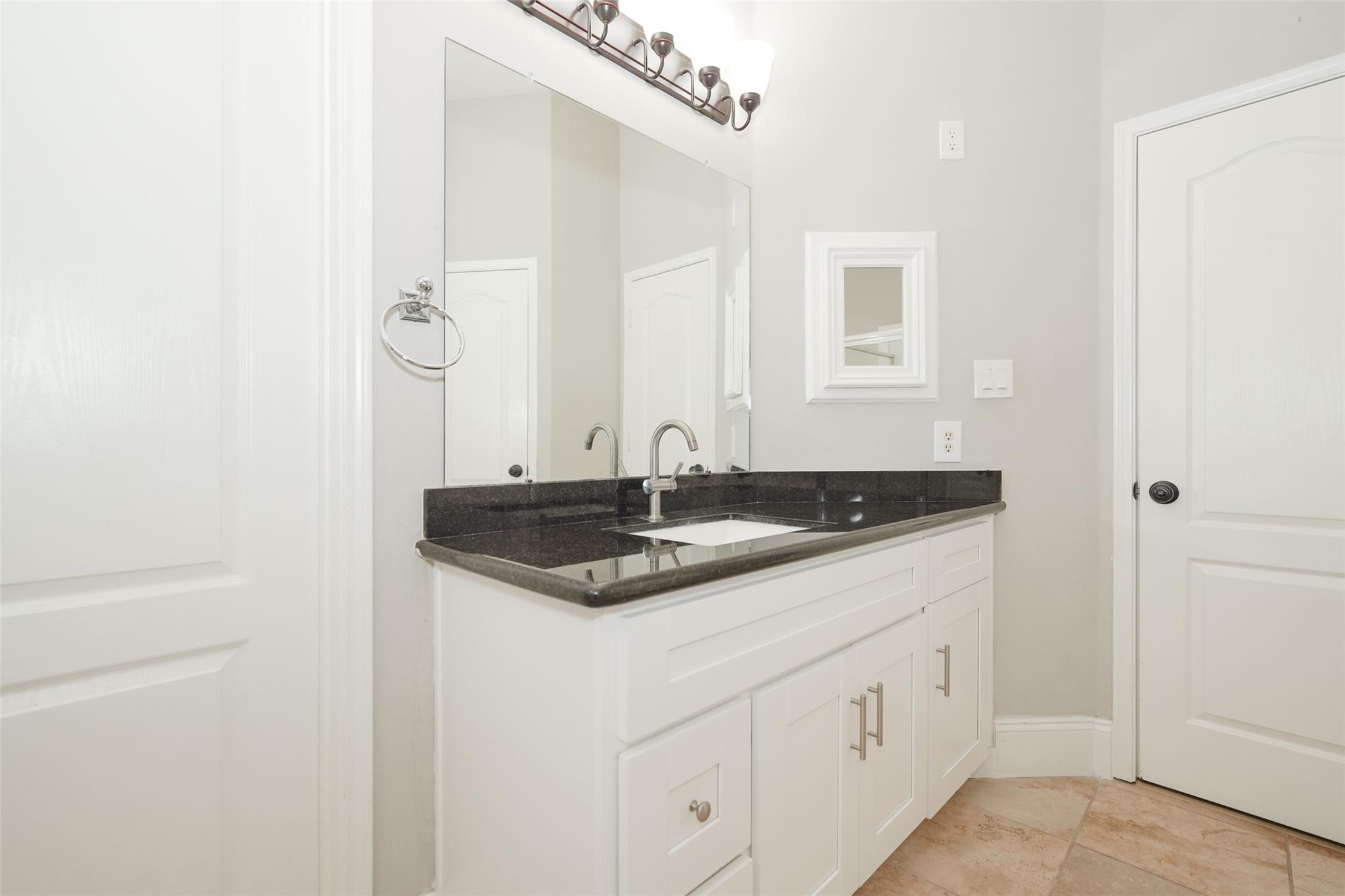 21307 Riverside Ridge Lane Katy, TX 77449 - Photo 29 of 44 Separate sinks 1 of 2