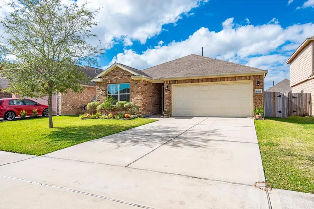 $264,900 | 3509 Hollow Mist Drive, Texas City, TX 77591