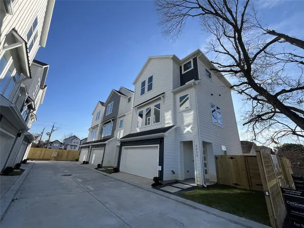 $389,900 | 2426 Freeman Street, Houston, TX 77009
