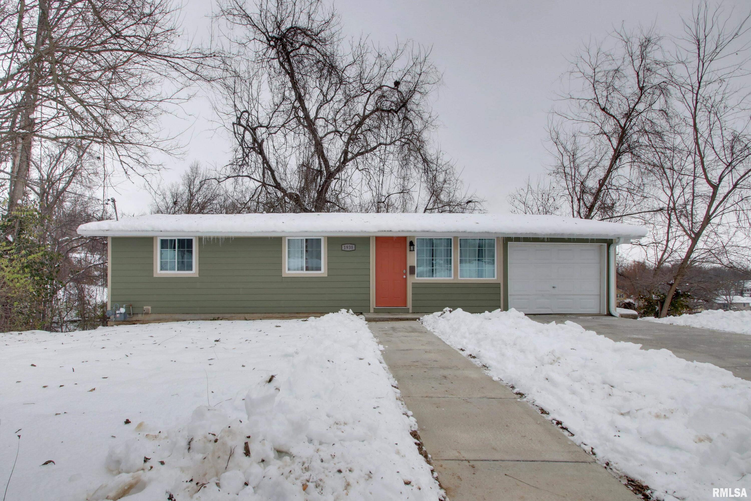 1938 Stuart Street Hannibal, MO 63401 - Photo 2 of 24