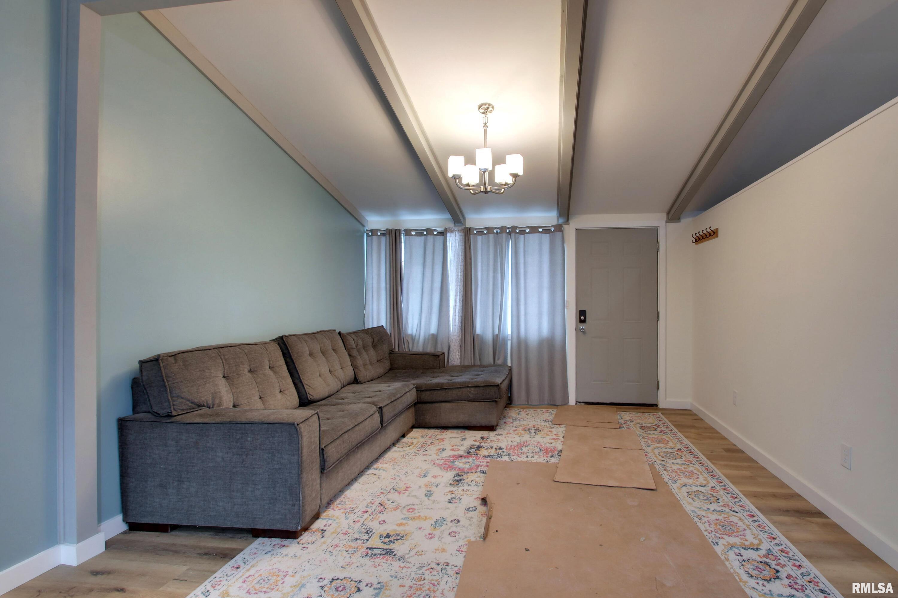 1938 Stuart Street Hannibal, MO 63401 - Photo 3 of 24