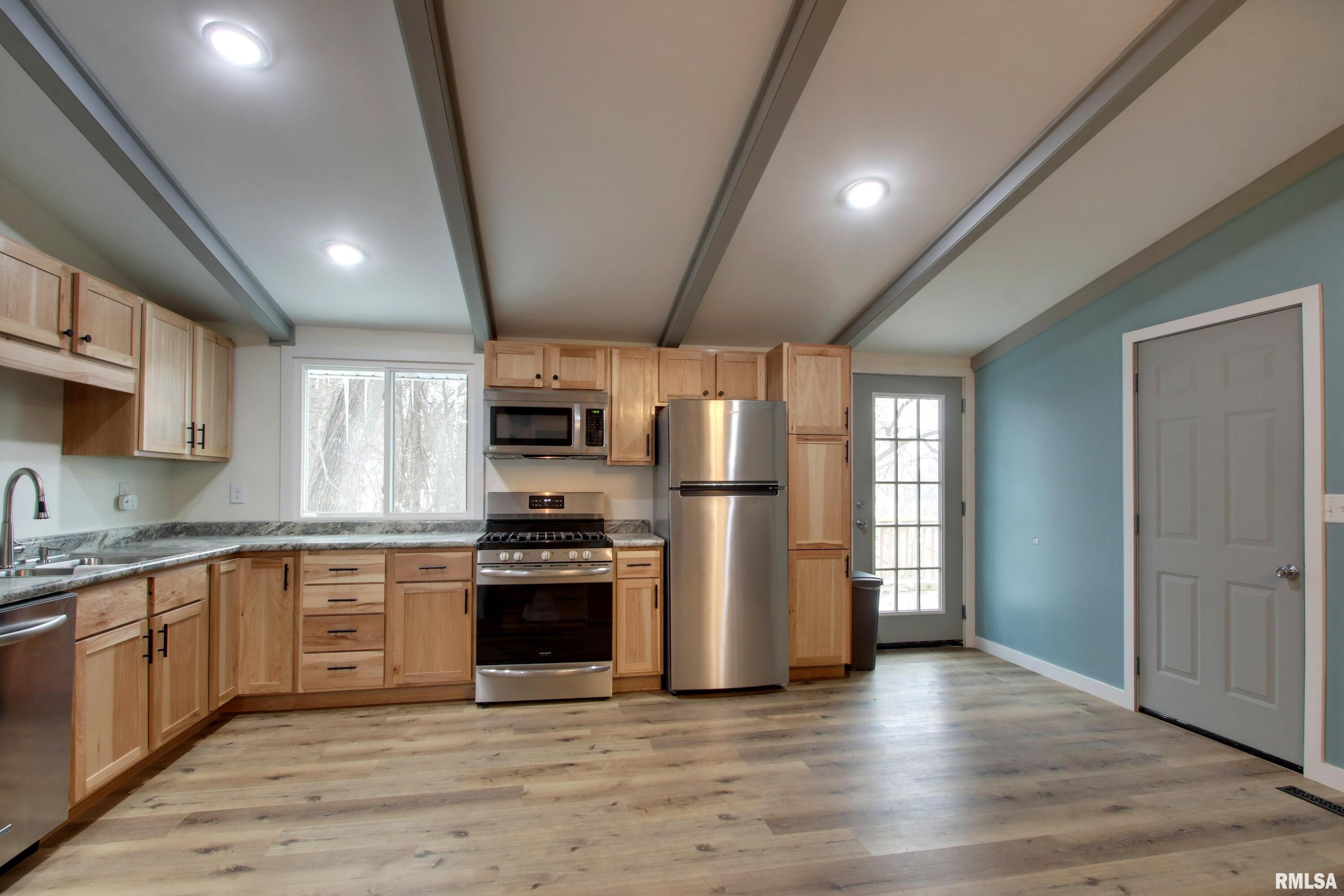 1938 Stuart Street Hannibal, MO 63401 - Photo 5 of 24