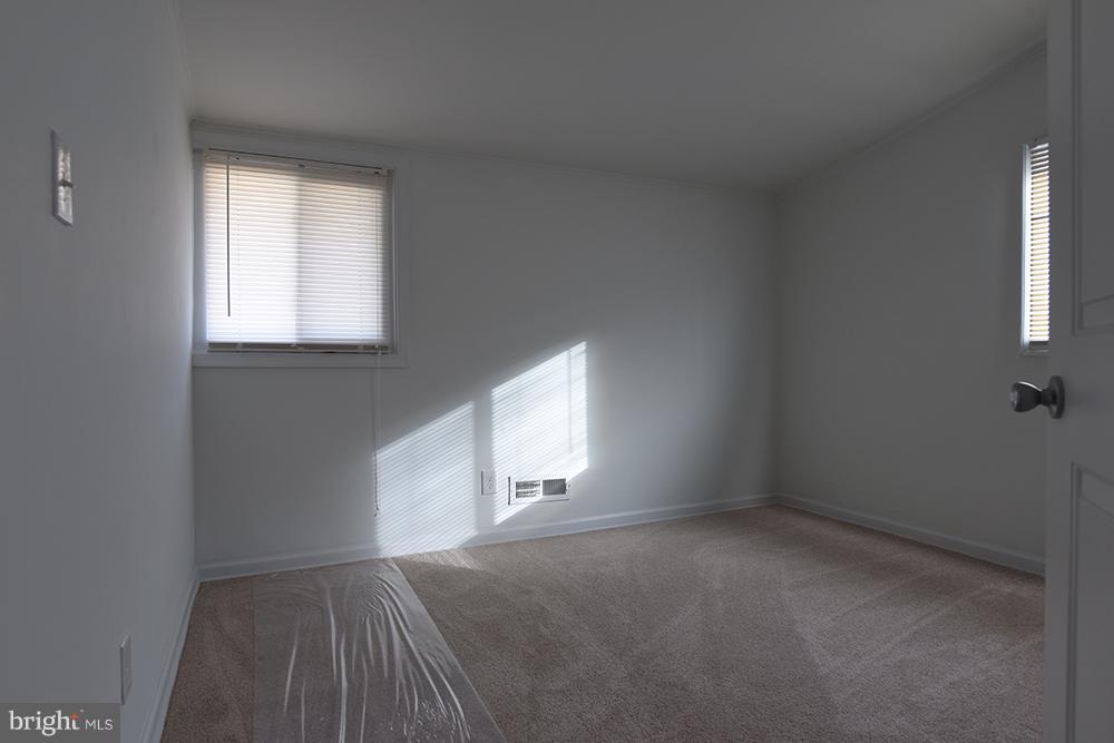 4712 Maryknoll Road Baltimore, MD 21208 - Photo 22 of 27 an empty room that has a window