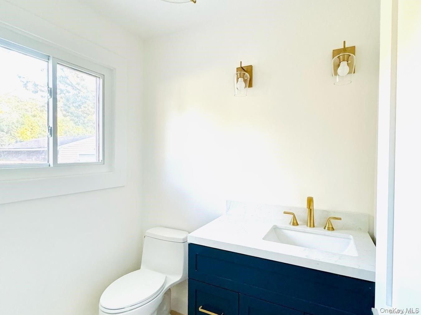 91 Circuit Road Bellport, NY 11713 - Photo 6 of 12