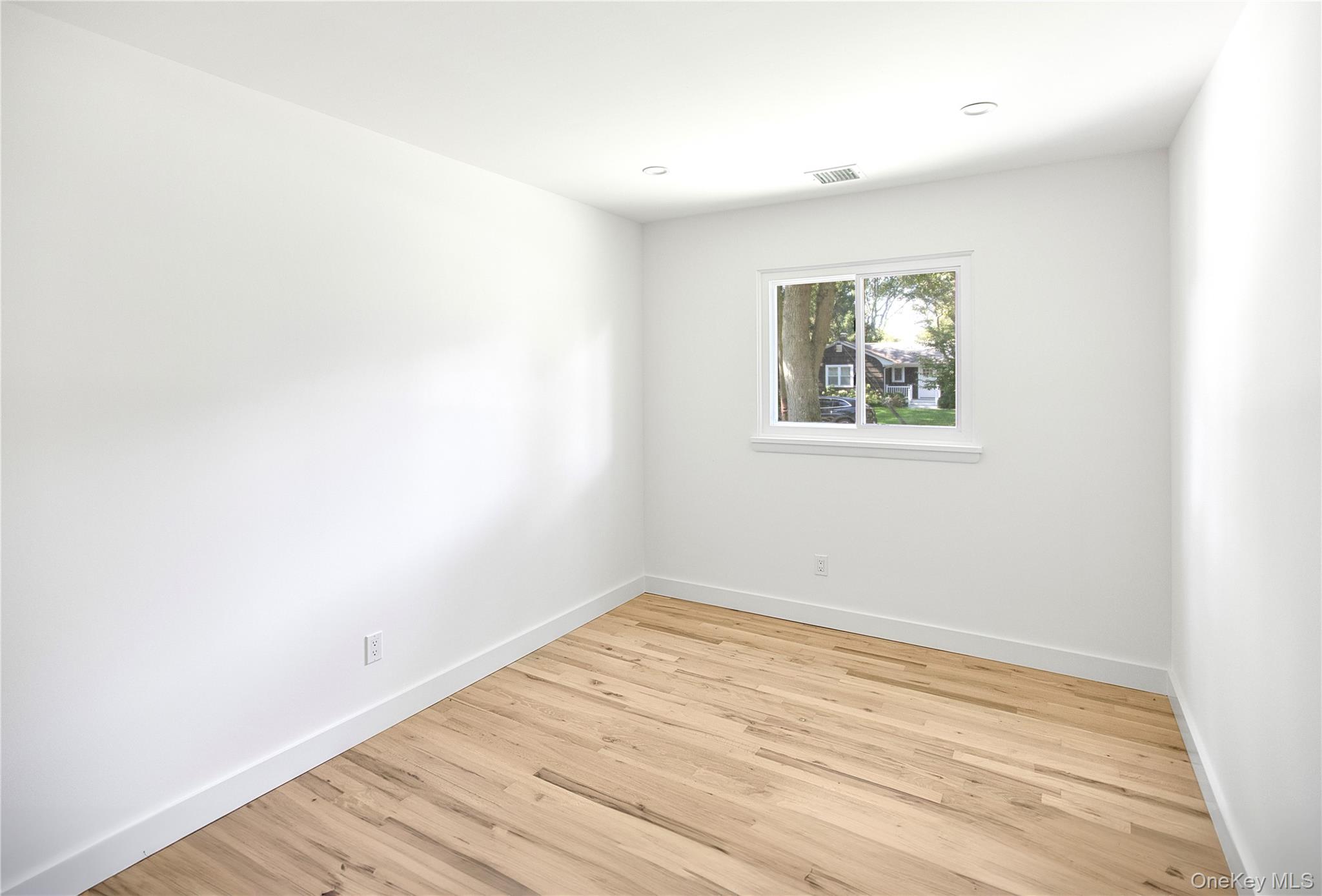 91 Circuit Road Bellport, NY 11713 - Photo 9 of 12