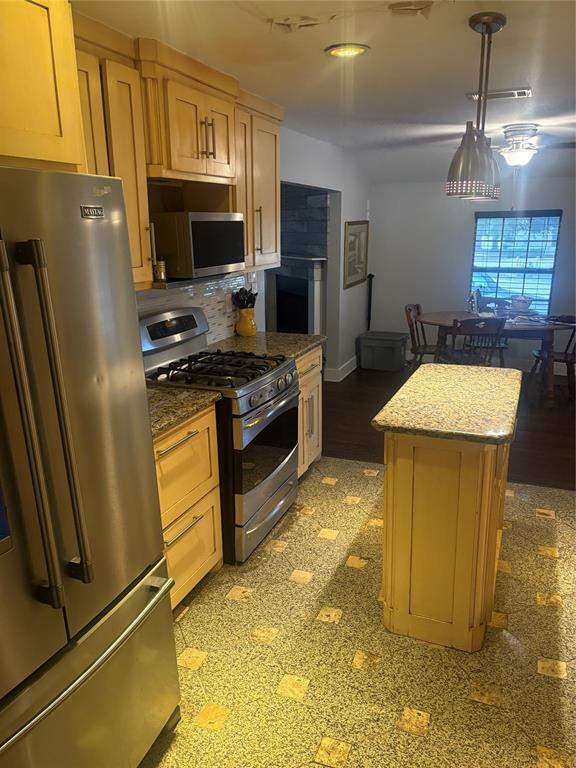 106 East Shady Grove Road Grand Prairie, TX 75050 - Photo 7 of 16