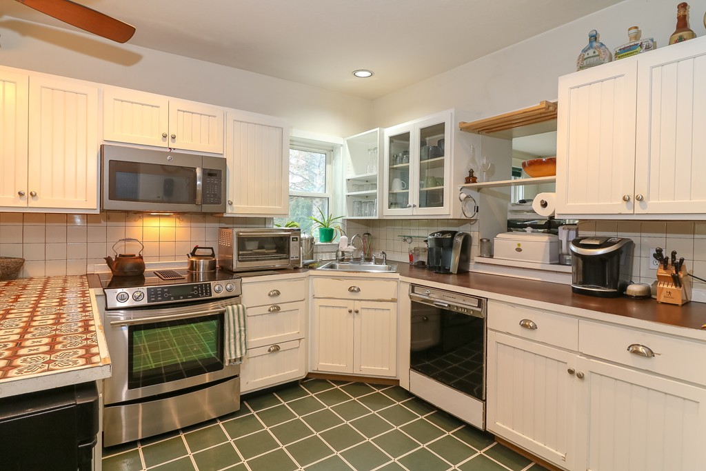 5 Garden Road Halifax, MA 02338 - Photo 9 of 10 Gallery Image 9