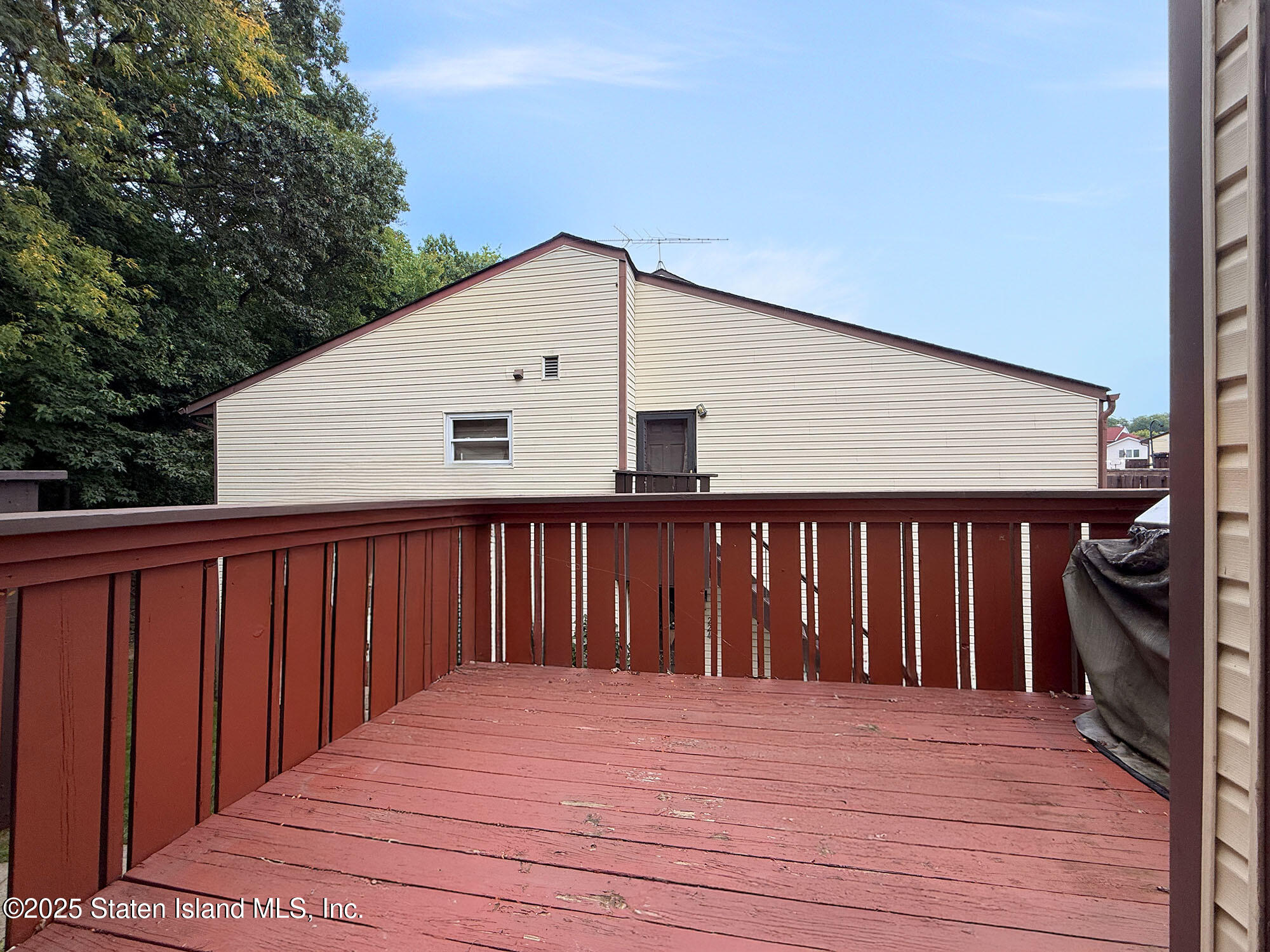 264 Timber Ridge Drive Staten Island, NY 10306 - Photo 23 of 31 a view of wooden deck