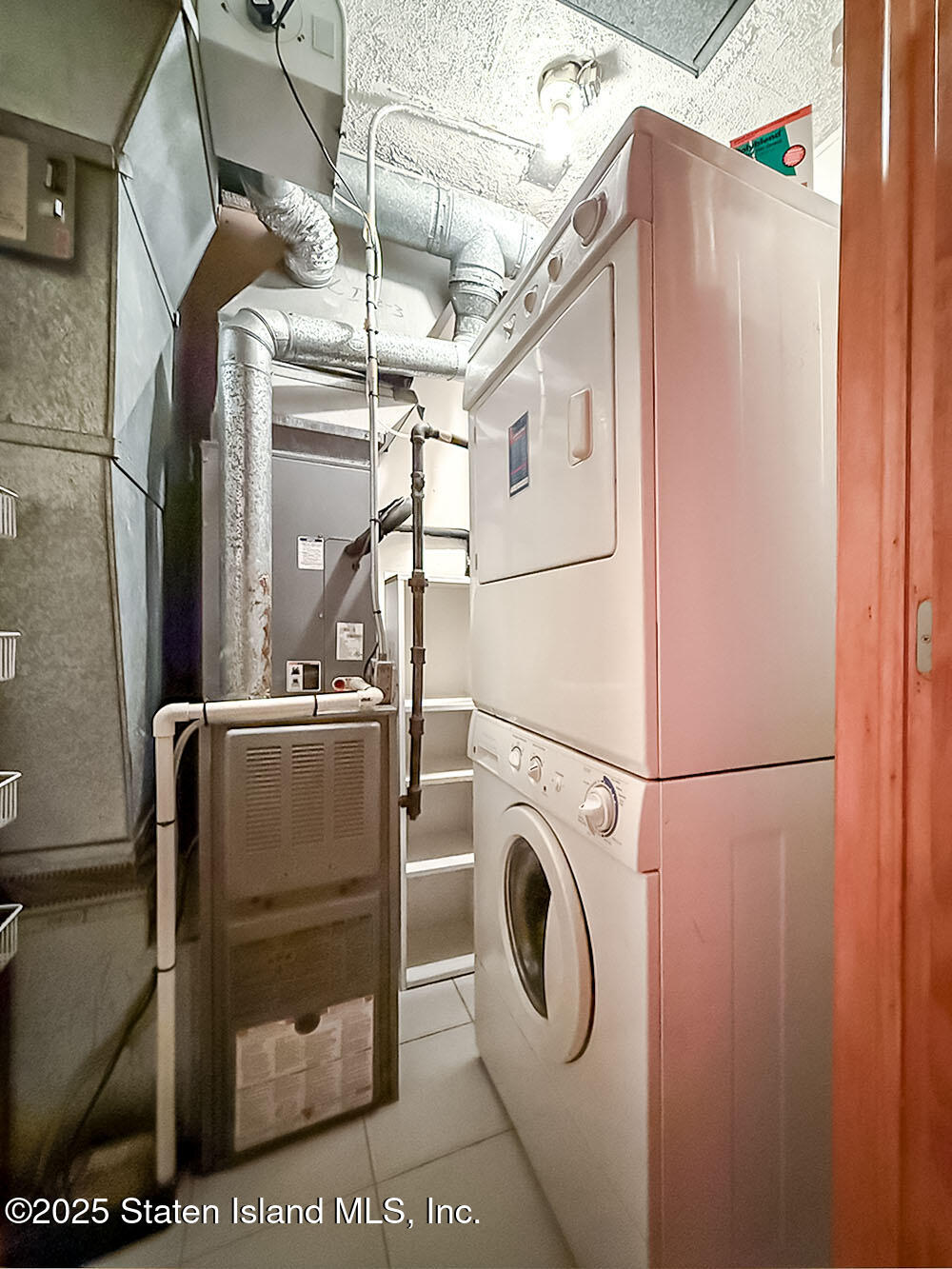 264 Timber Ridge Drive Staten Island, NY 10306 - Photo 25 of 31 a utility room with dryer and washer