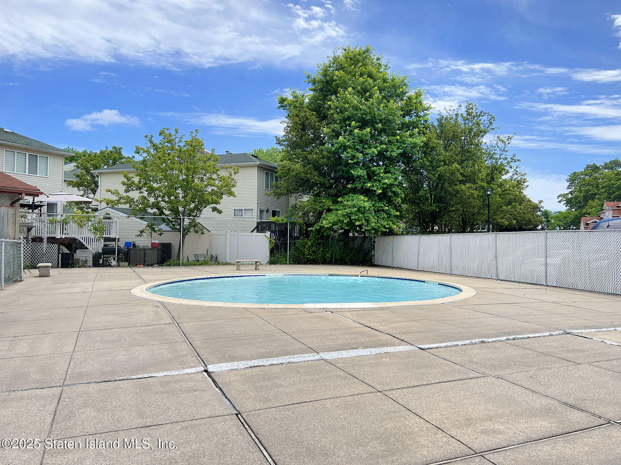 264 Timber Ridge Drive Staten Island, NY 10306 - Photo 27 of 31 a view of a basket ball ground