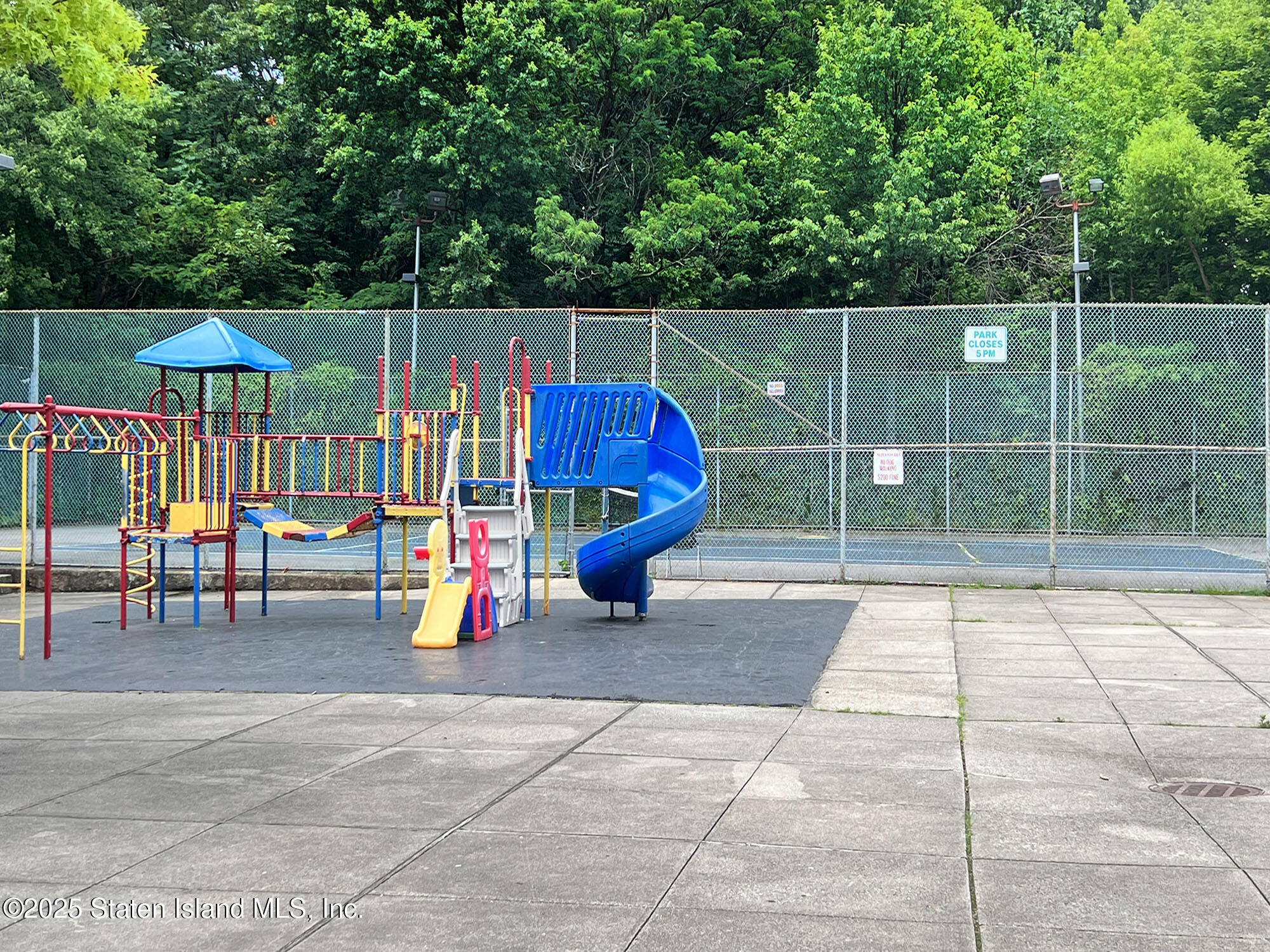 264 Timber Ridge Drive Staten Island, NY 10306 - Photo 29 of 31 a view of outdoor space seating and entertaining space