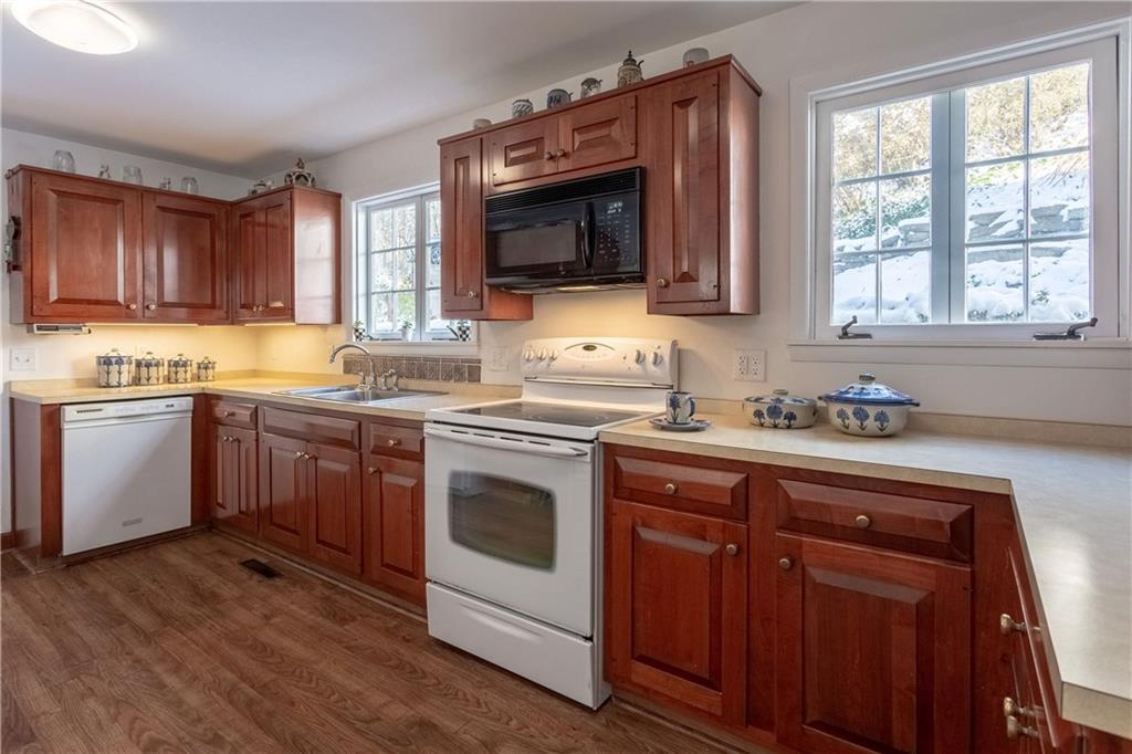 323 Sycamore Road Sewickley, PA 15143 - Photo 7 of 22 Charming cottage style eat- in kitchen.