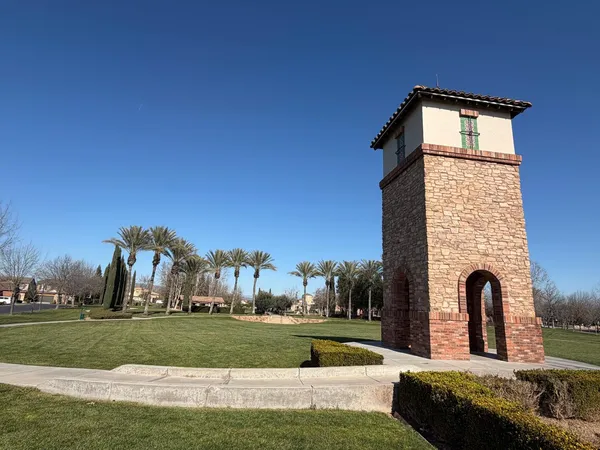 $450,000 | 1521 North Encoure Way, Clovis, CA 93619