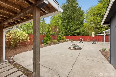 a view of yard from a balcony