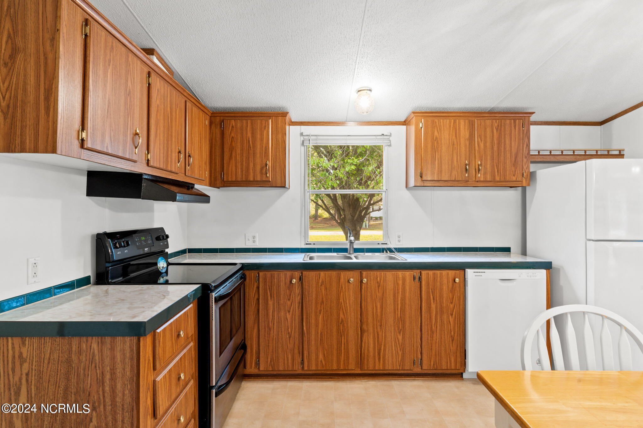 6323 Partridge Road Southwest Ocean Isle Beach, NC 28469 - Photo 27 of 45 Kitchen 3