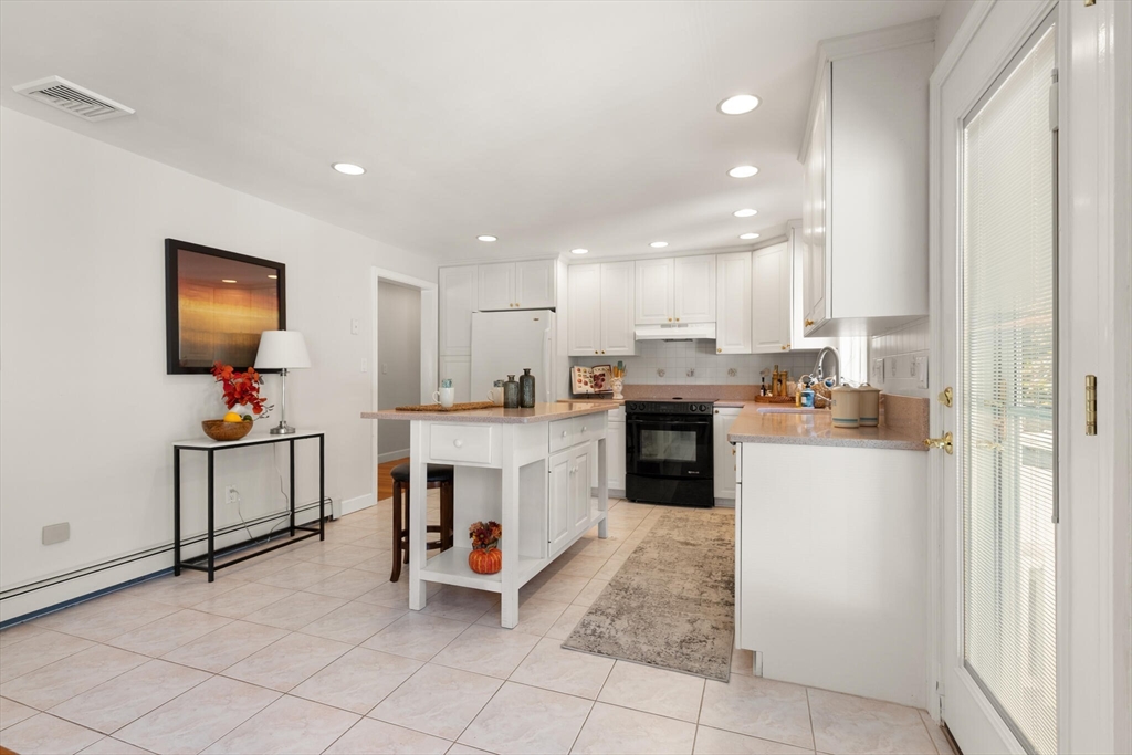 29 Lawndale Road Stoneham, MA 02180 - Photo 14 of 40