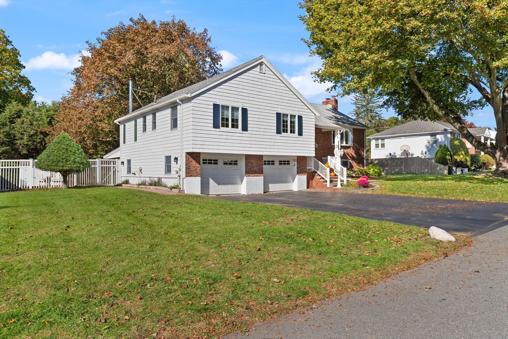 29 Lawndale Road Stoneham, MA 02180 - Photo 3 of 40