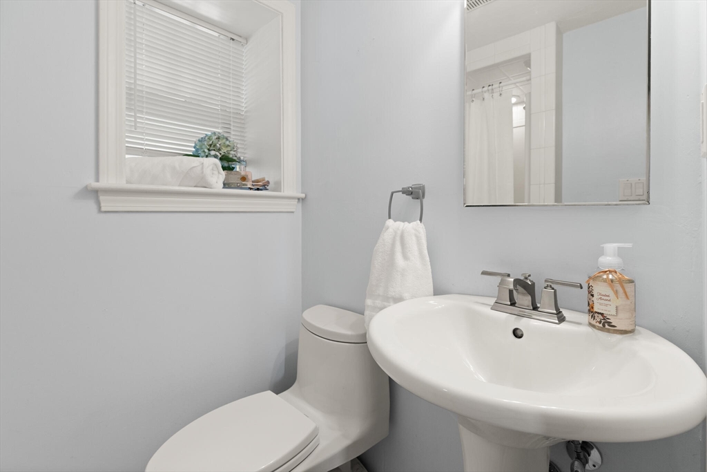 29 Lawndale Road Stoneham, MA 02180 - Photo 34 of 40