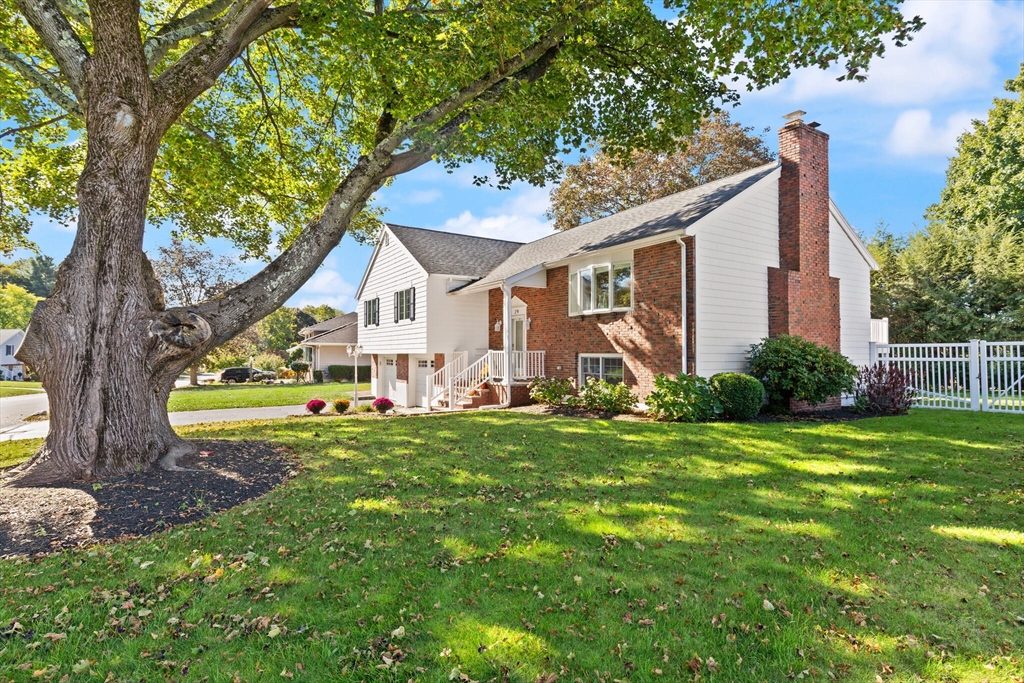 29 Lawndale Road Stoneham, MA 02180 - Photo 4 of 40