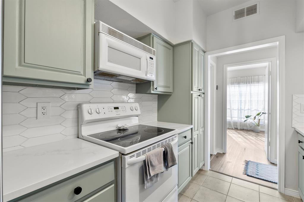 3550 Country Square Drive, Unit 111 Carrollton, TX 75006 - Photo 5 of 28