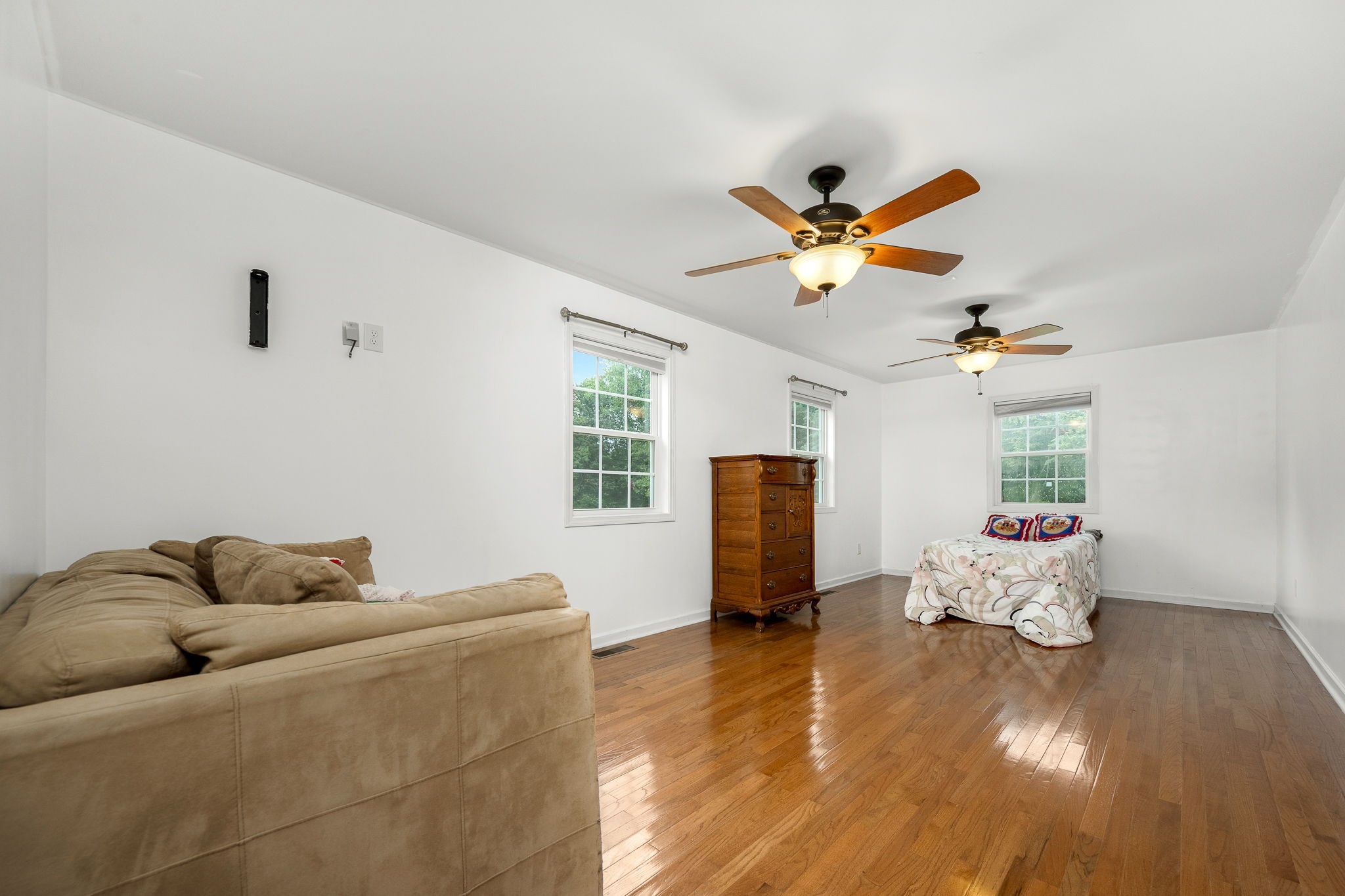 745 Union Ridge Road Wartrace, TN 37183 - Photo 23 of 76 a living room with furniture and wooden floor